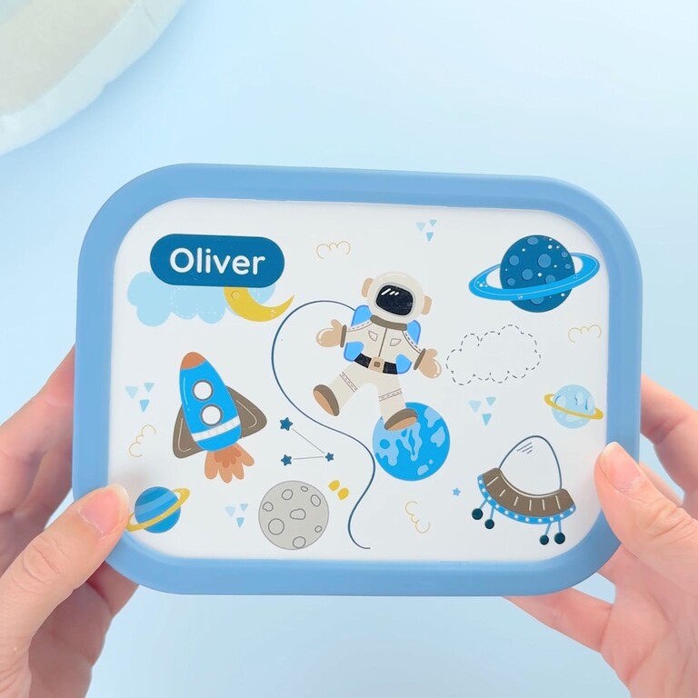 Personalised lunch box with space design and the name Oliver
