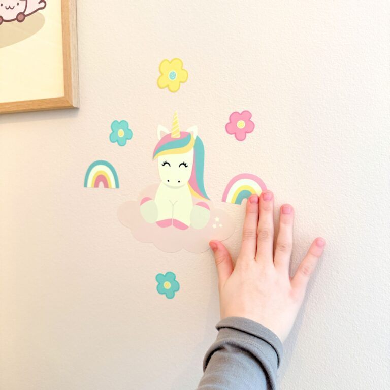 Glow-in-the-Dark Wall Stickers: Unicorn