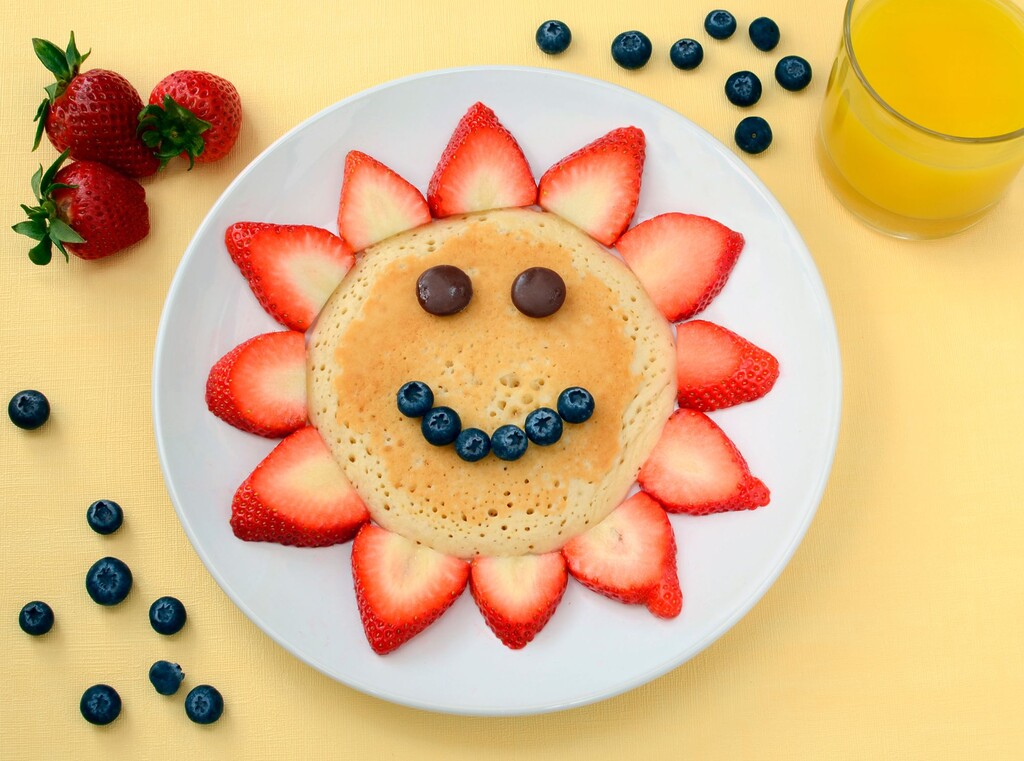 Fun food ideas for picky eaters 4 Sun-shaped pancake decorated with strawberry slices and a blueberry smile.