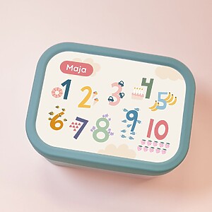 Personalized green lunch box with the name Maja on it