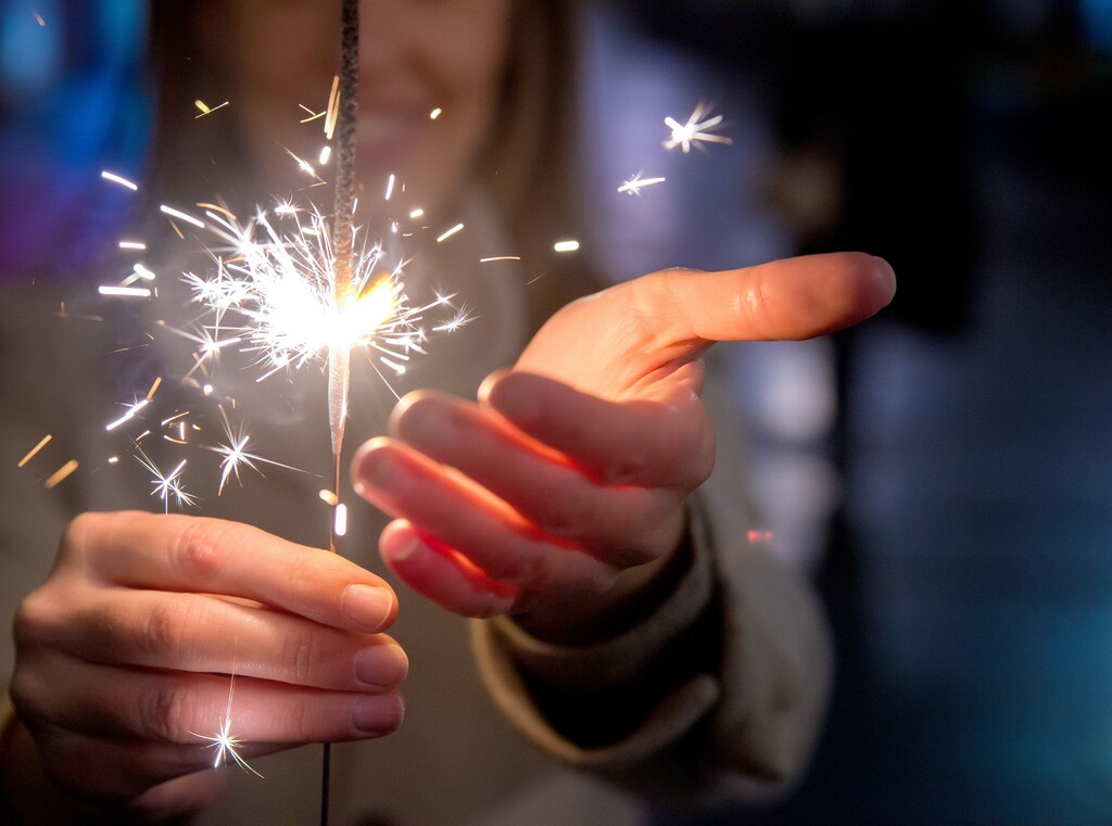 New year’s eve with kids: fun ideas for a night to remember 1 Child holding a sparkler during a festive celebration